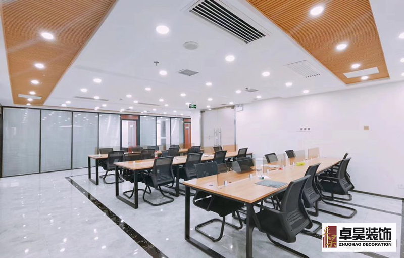 江影傳媒湖南傳媒廣告行業(yè)辦公室裝修效果開放辦公區(qū) 江影傳媒湖南傳媒廣告行業(yè)辦公室裝修效果開放辦公區(qū)